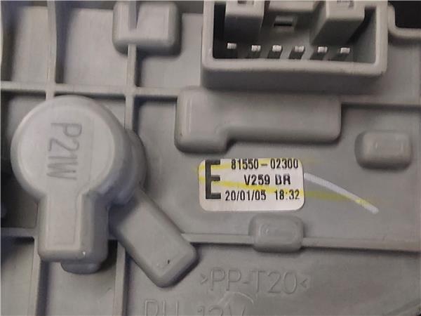 PILOTO TRA. DCHO. Toyota corolla (e12)(2002->) 2.0 D-4D 1CD-FTV (85KW) 1CDFTV(85KW) 81550-02300 8155002300 GRIS Bombilla Derecha derecho Faro Lámpara Luz Trasera trasero - Imagen 3