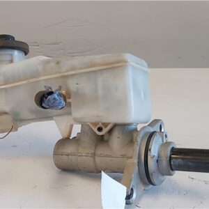 BOMBA FRENO Toyota hilux (gun1)(2016->) 2.4 Doble Cabina DLX 4x4 [2,4 Ltr. - 110 kW D-4D] 2GD-FTV - #Prov# 2GDFTVPROV BLANCO    delantera trasera