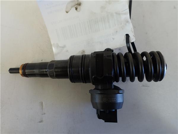 INYECTOR Volkswagen polo iv (9n1)(11.2001->) 1.4 TDI BNM 038130073 38130073 ROJO