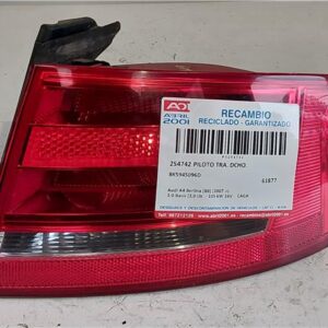 PILOTO TRA. DCHO. Audi a4 berlina (8k2)(2008->) 2.0 Basis [2,0 Ltr. - 105 kW 16V TDI] CAGA 8K5945096D DORADO    Bombilla Derecha derecho Faro Lámpara Luz Trasera trasero KSR