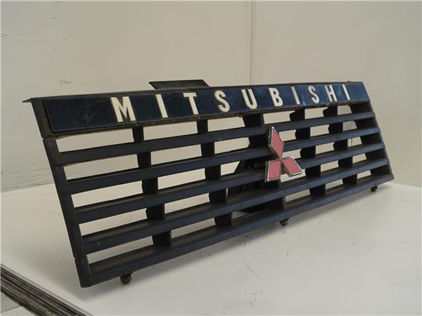 REJILLA CAPO Mitsubishi montero (l040)(1984->) 2.5 TD 4x4 4 D 56 T 4D56T MR38352730 BLANCO CALANDRA DELANTERA RADIADOR capot delantera - Imagen 2