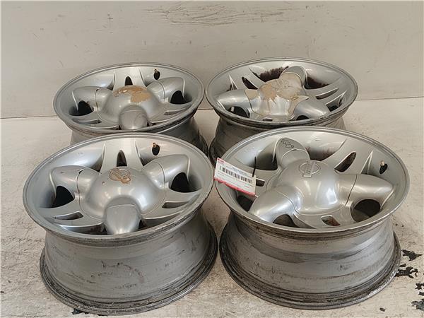 CONJUNTO DE 4 LLANTAS ALUMINIO Nissan terrano ii (r20)(02.1993->) 2.7 TDi 4WD TD27TI 7JX15-25 7JX1525 GRANATE