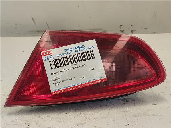 PILOTO INTERIOR DCHO. Seat leon (1p1)(05.2005->) 1.6 TDI CAYC 89320301 1P0945112D AZUL Derechas derechos LHW