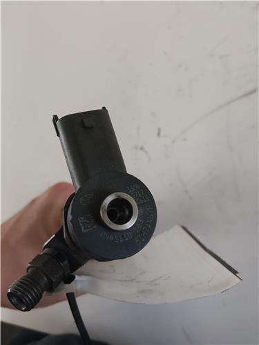 INYECTOR Fiat punto / grande punto (199) 1.3 D Multijet 199 A2.000 199A2000 0445110183 445110183 BLANCO - Imagen 2