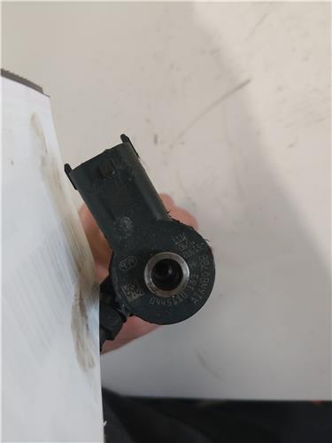INYECTOR Fiat punto / grande punto (199) 1.3 D Multijet 199 A2.000 199A2000 0445110183 445110183 BLANCO - Imagen 2